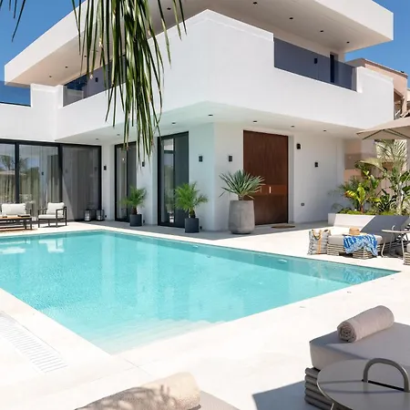 아파트 Lanik Luxury Pool