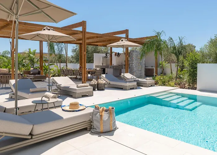 Lanik Luxury Pool אפאנטו