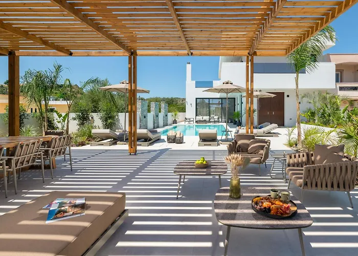 Lanik Luxury Pool אפאנטו