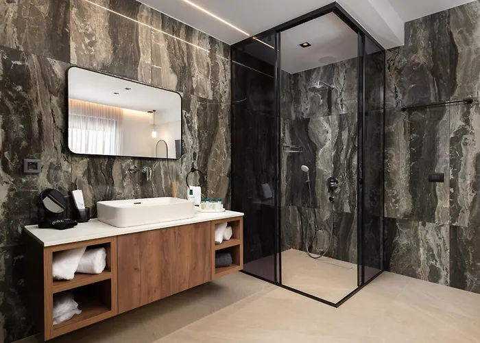 Lanik Luxury Pool * 아판토우