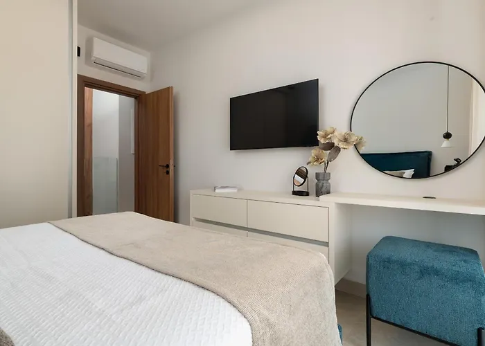 Lanik Luxury Pool 아파트