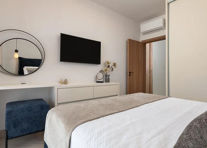 아파트 Lanik Luxury Pool 아판토우