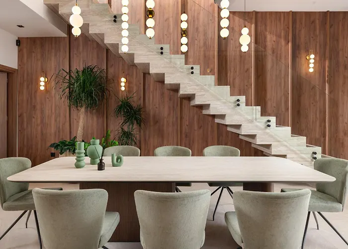 Lanik Luxury Pool 아판토우