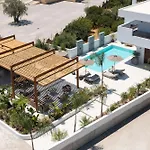 Lanik Luxury Pool アパート