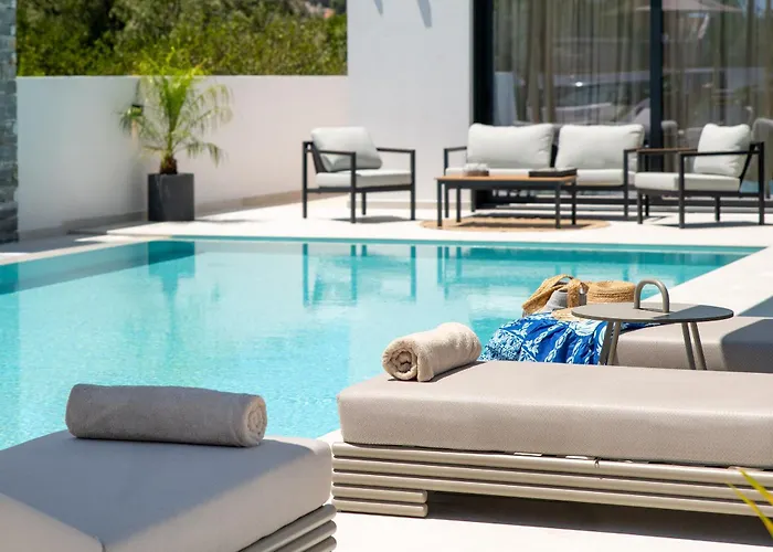 Lanik Luxury Pool Afando